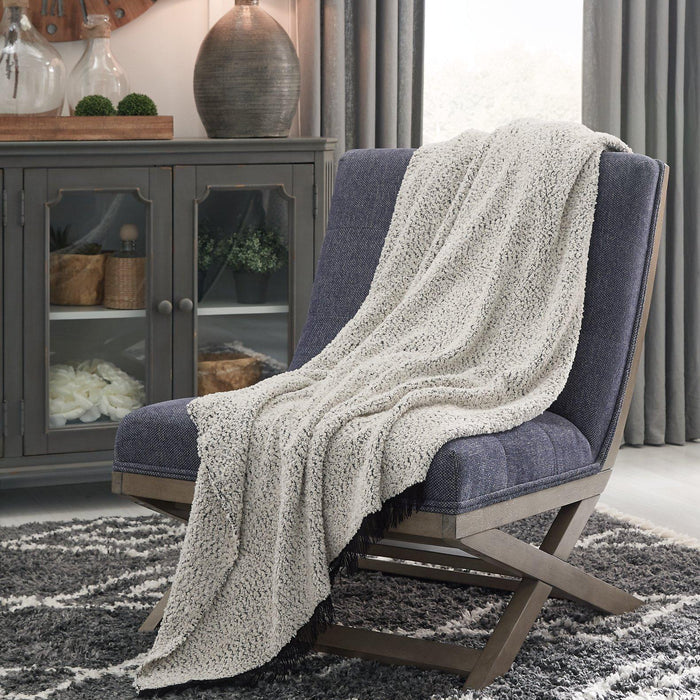 The Perfect Pairing: How to Use Rugs and Throws to Add Warmth and Style to Any Room