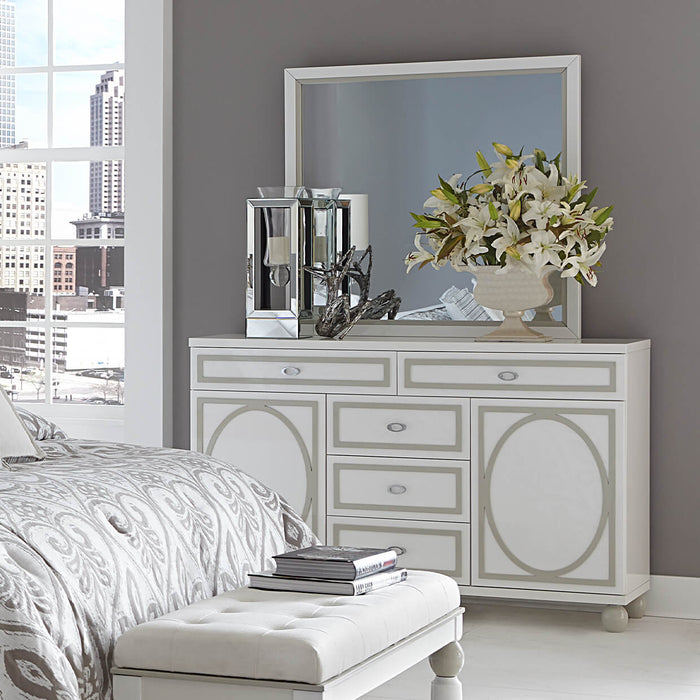 Mirror or No Mirror? The Ultimate Dresser Decision