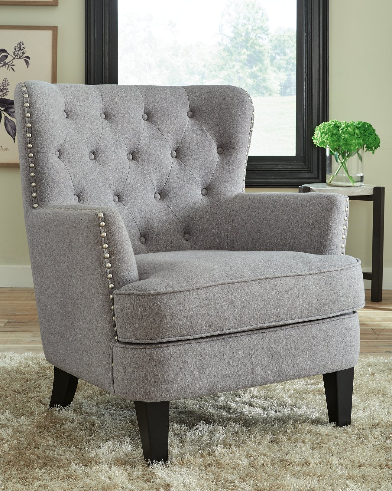 What type of accent chairs you need in order to style your living room?