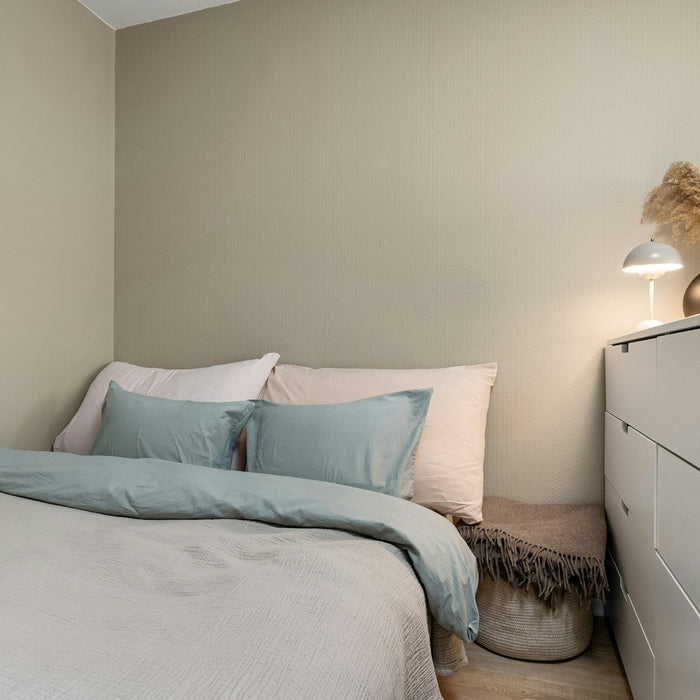 Matching Bedroom Sets vs. Mixing Styles: Which Works Best for You?