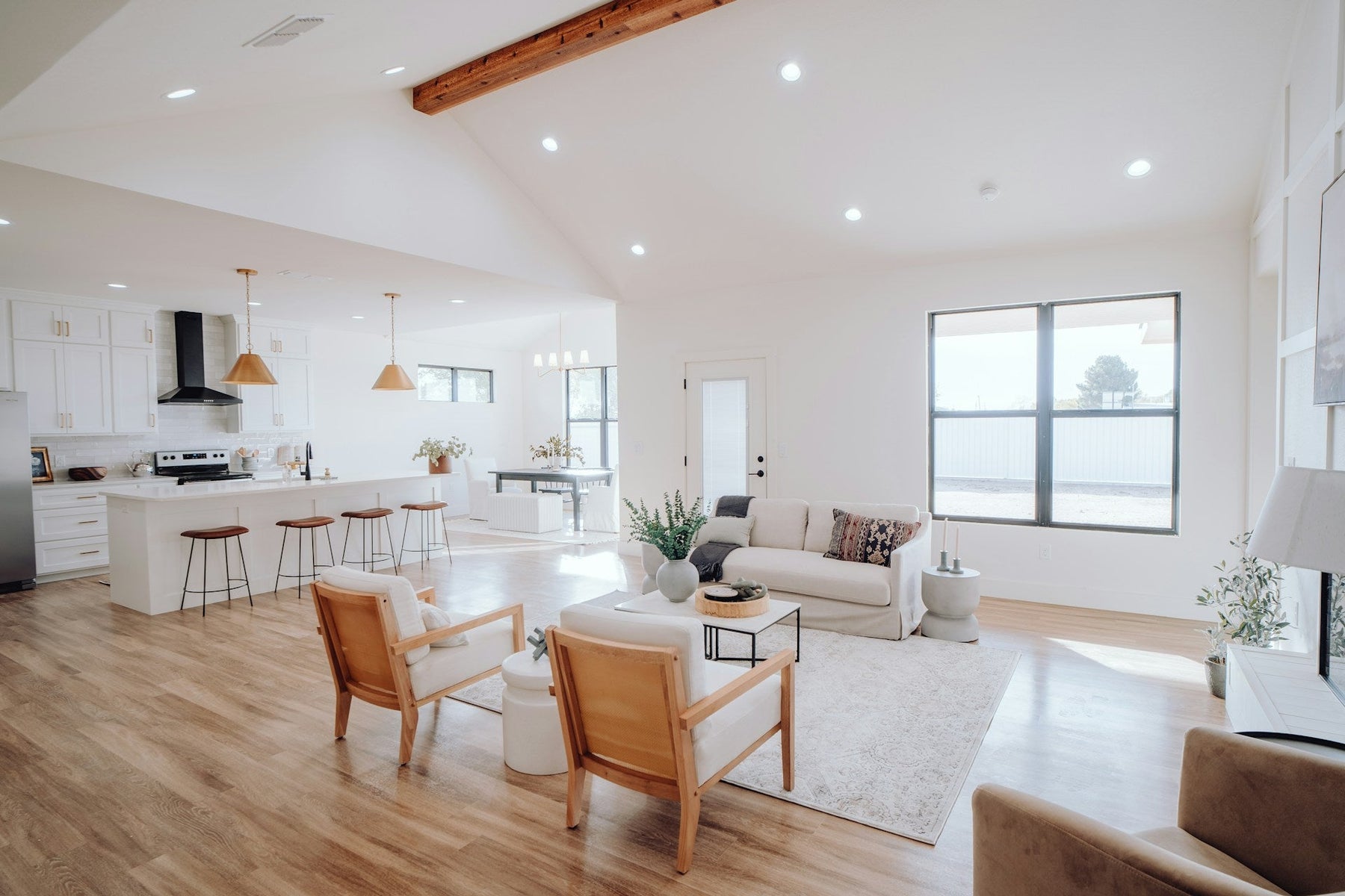 Designing the Perfect Open-Concept Dining Area: Tables, Layouts, and Spatial Flow