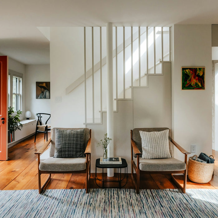 The Modern Charm of Accent Chairs in Your Living Room