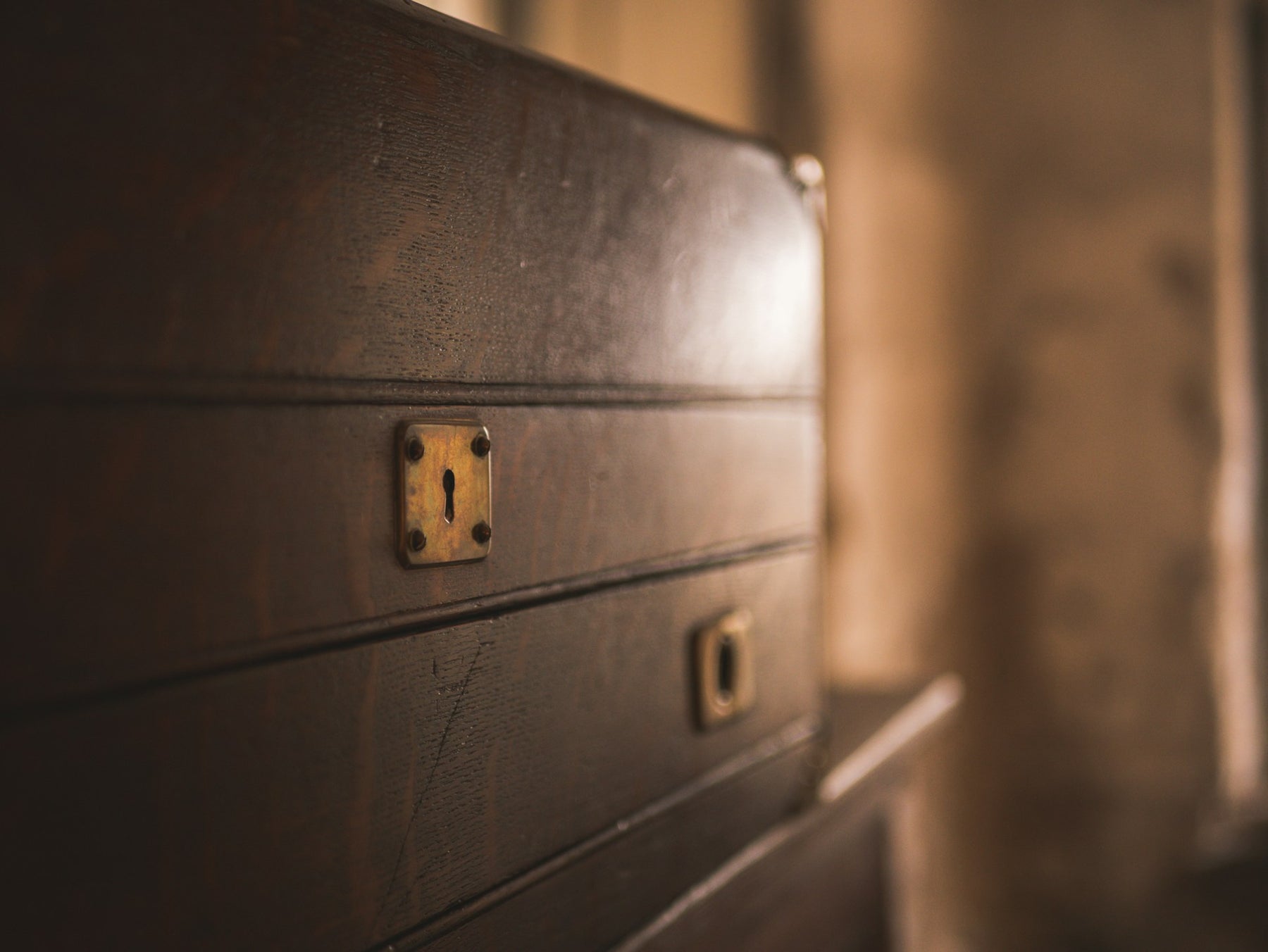 Storage Trunks: The Secret to Decluttering Your Home