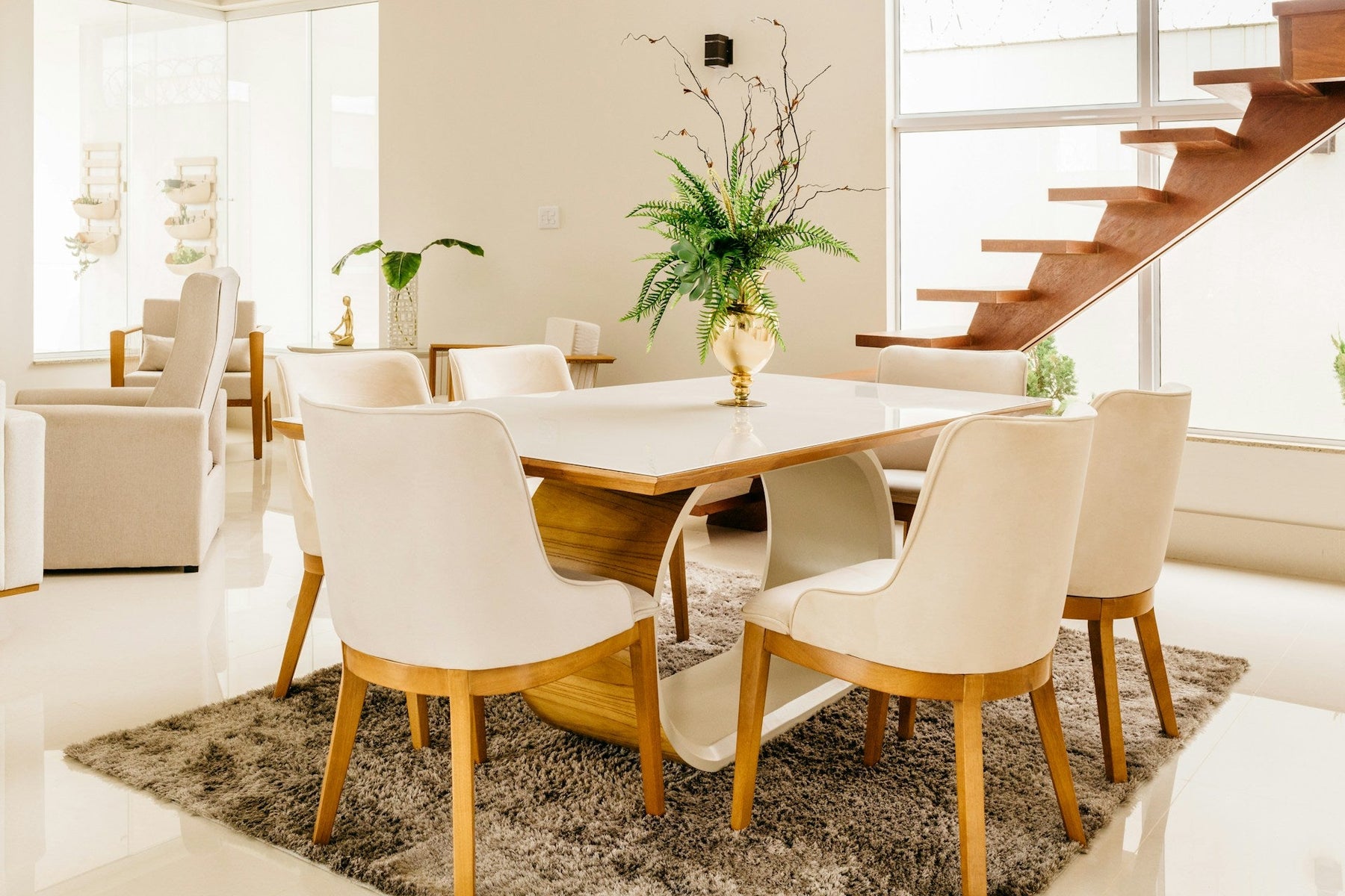 The Best Dining Table Shapes for Every Space