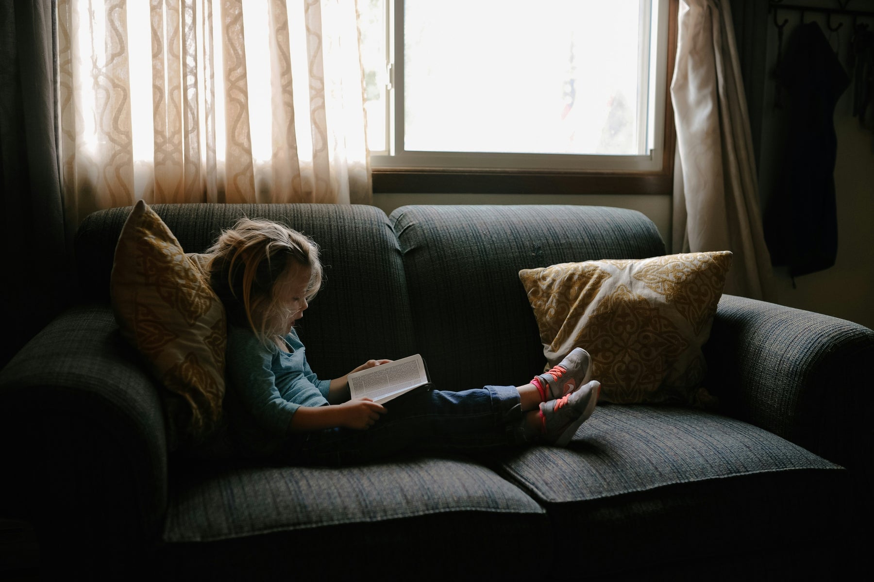 Creating a Kid-Friendly Living Room Without Sacrificing Style