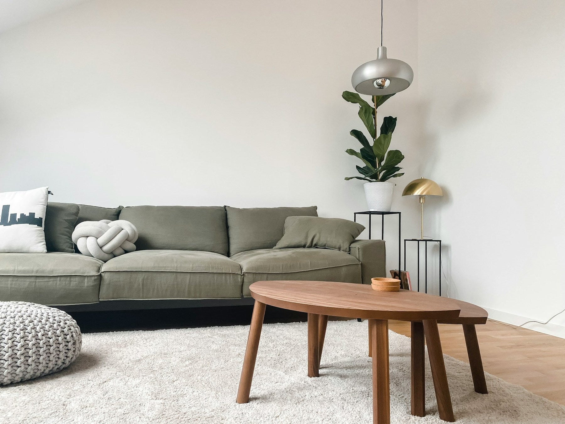 Sectionals vs. Traditional Sofas: How to Choose the Right Seating for Your Living Room