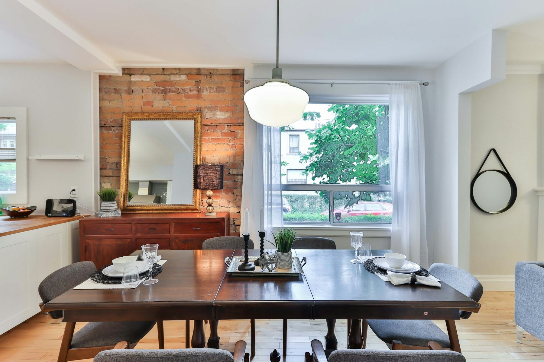 How a Dining Table Set Can Bring Family and Friends Together
