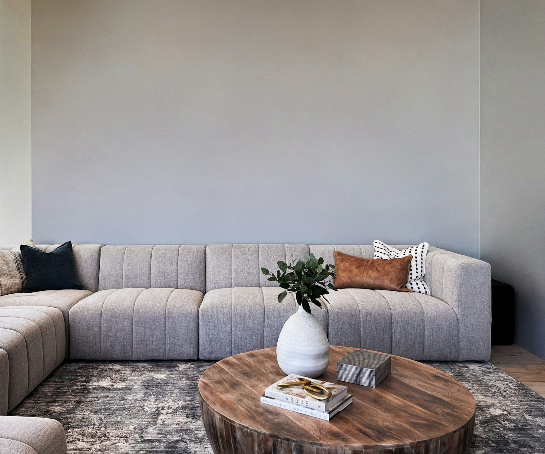 How to Choose the Perfect Sectional Sofa – Layout Tips, Saving Space, and Matching Your Style