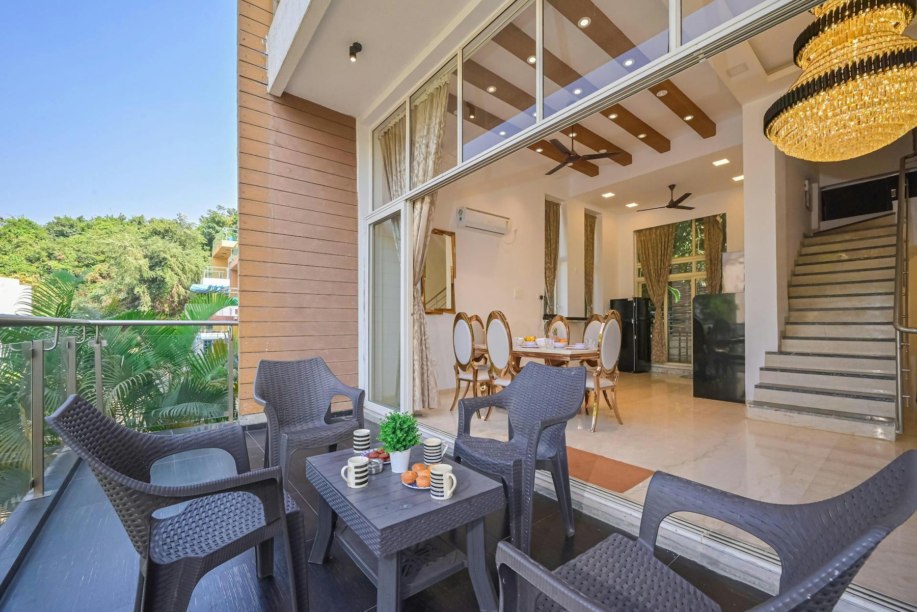 Guide to Choosing the Perfect Indoor‑Outdoor Furniture for California Climates