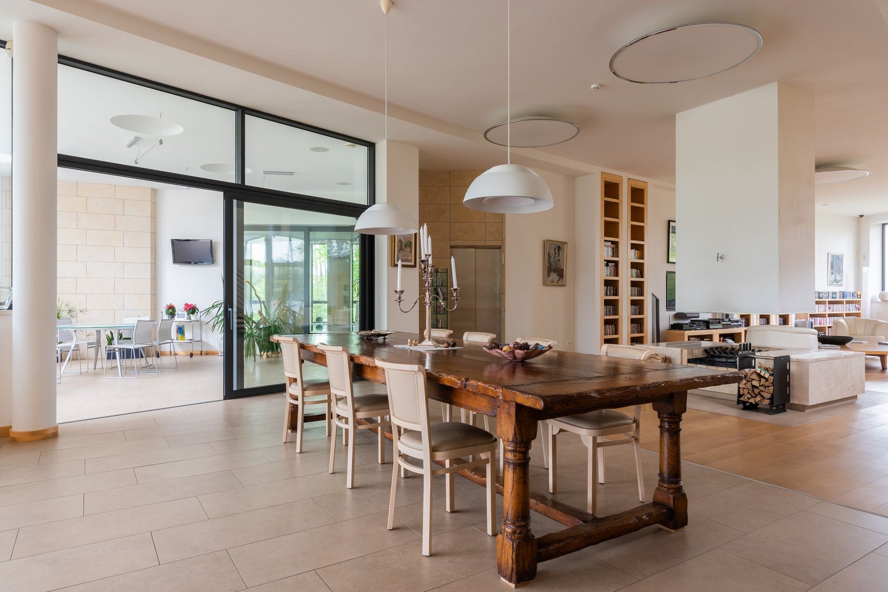 The Discerning Homeowner’s Guide to Assessing High-Quality Dining Table Construction