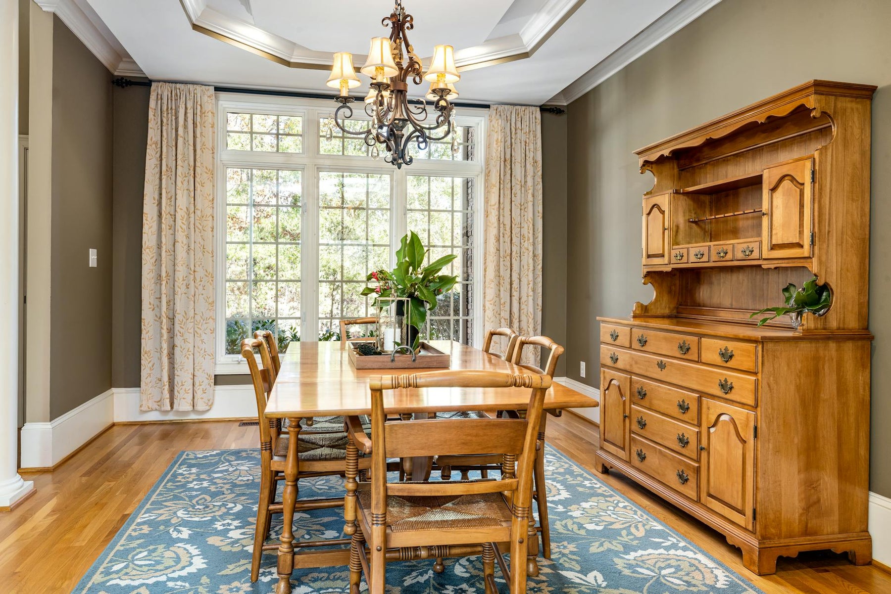 How to Choose Dining Room Furniture That Fits Your Space and Lifestyle