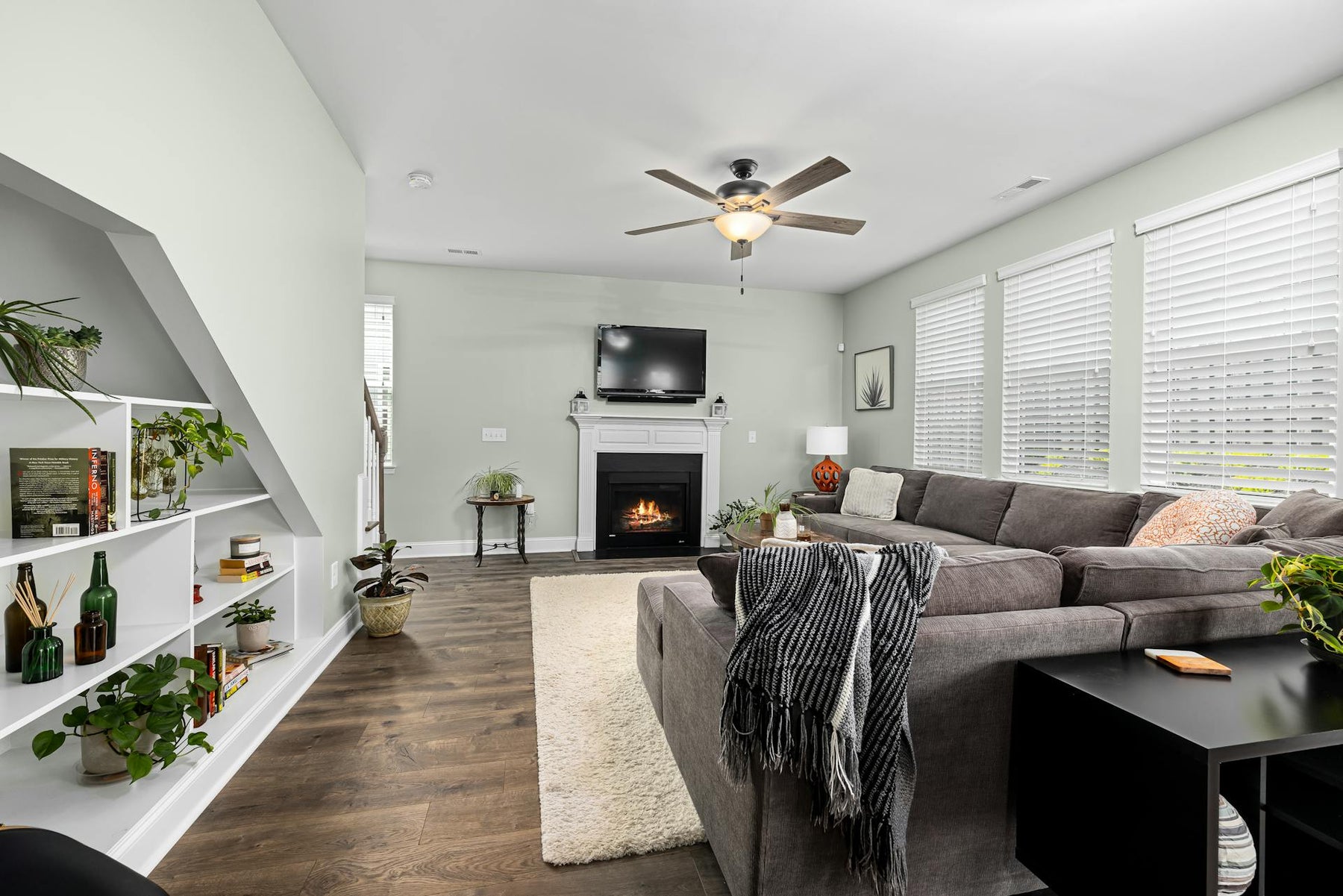 How to Choose the Perfect Living Room Sectional for Large Family Gatherings