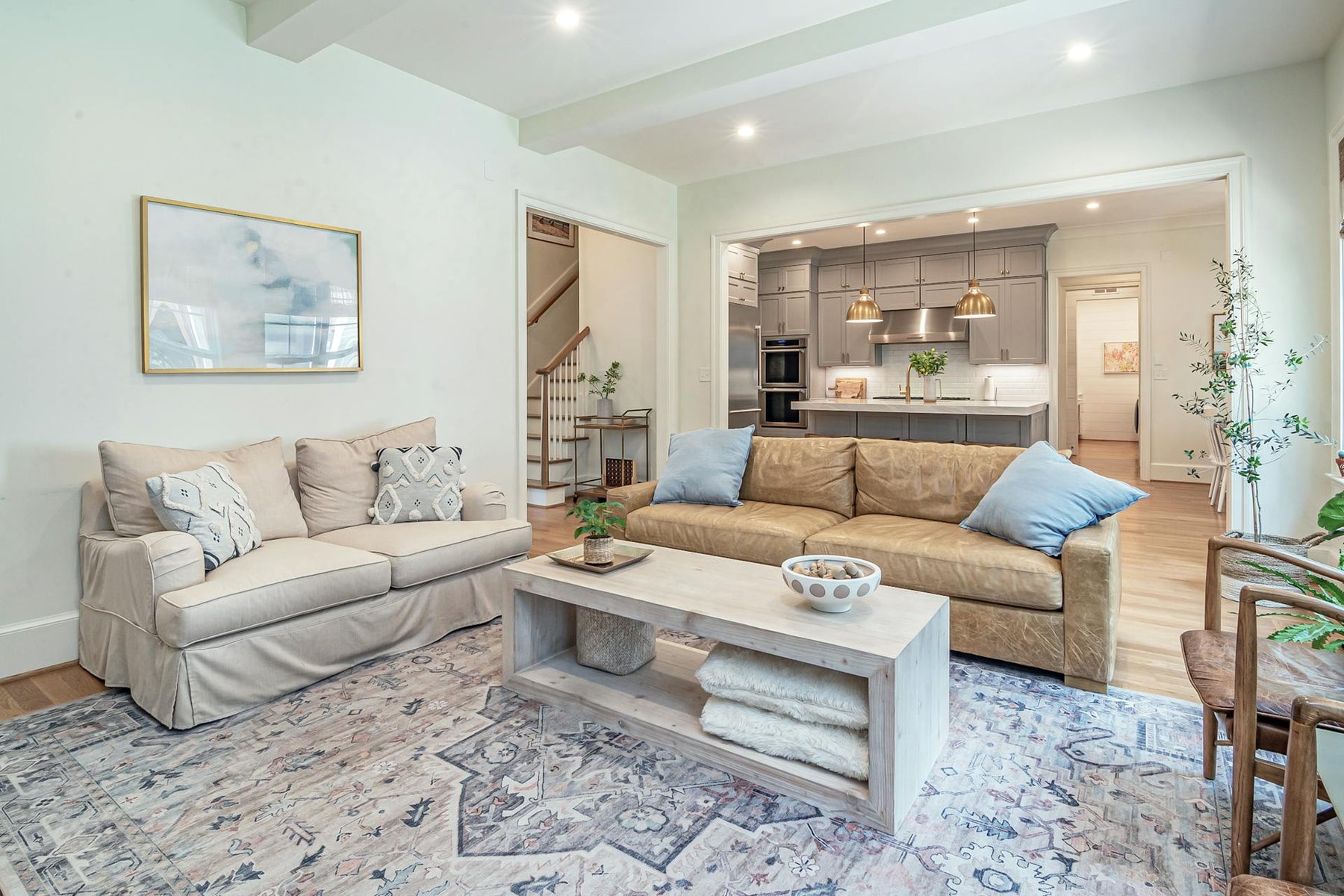 Coffee Tables 101: How to Choose the Ideal Shape and Size for Your Living Room Layout