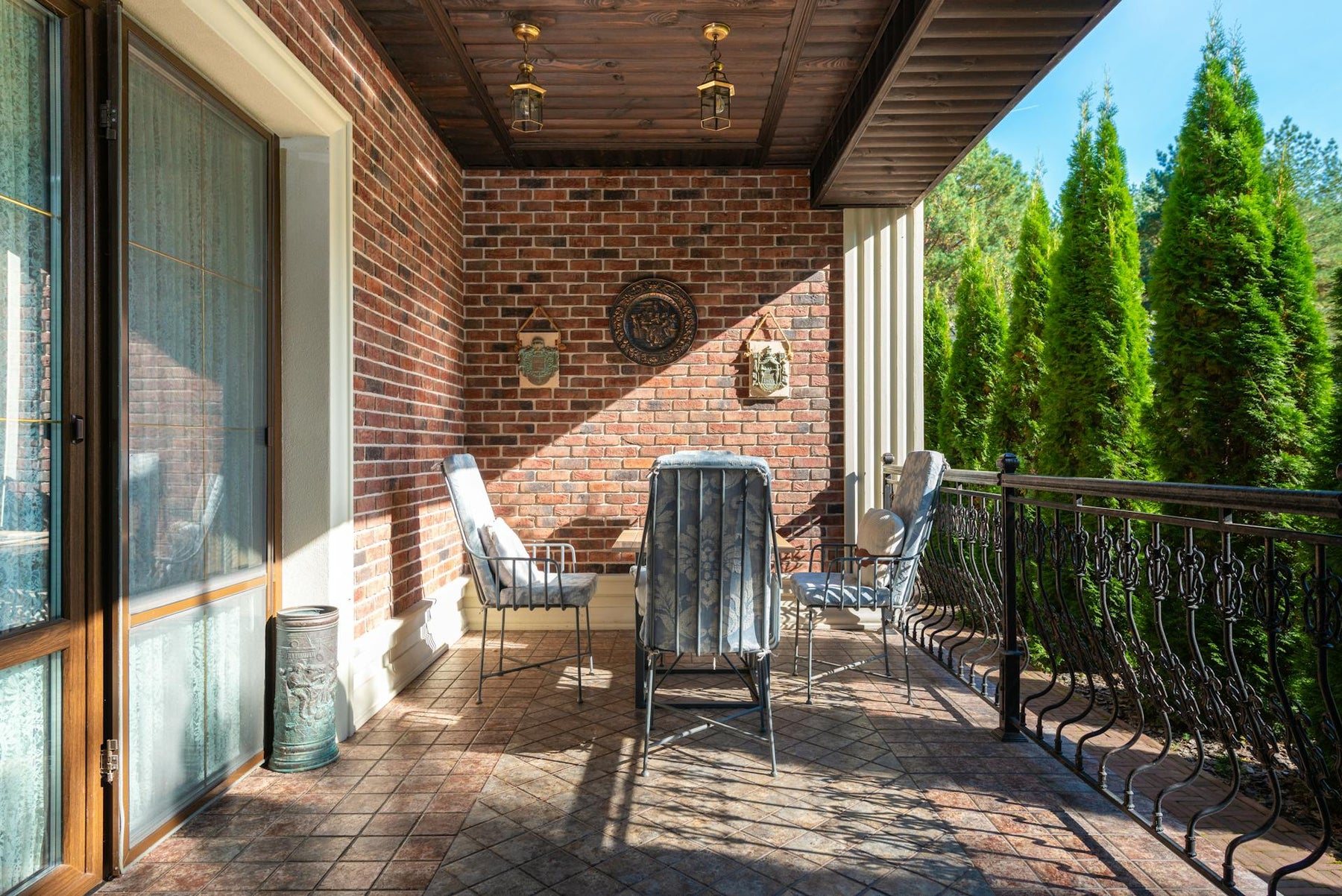 Patio Furniture Maintenance: Protecting Your Investment Outdoor