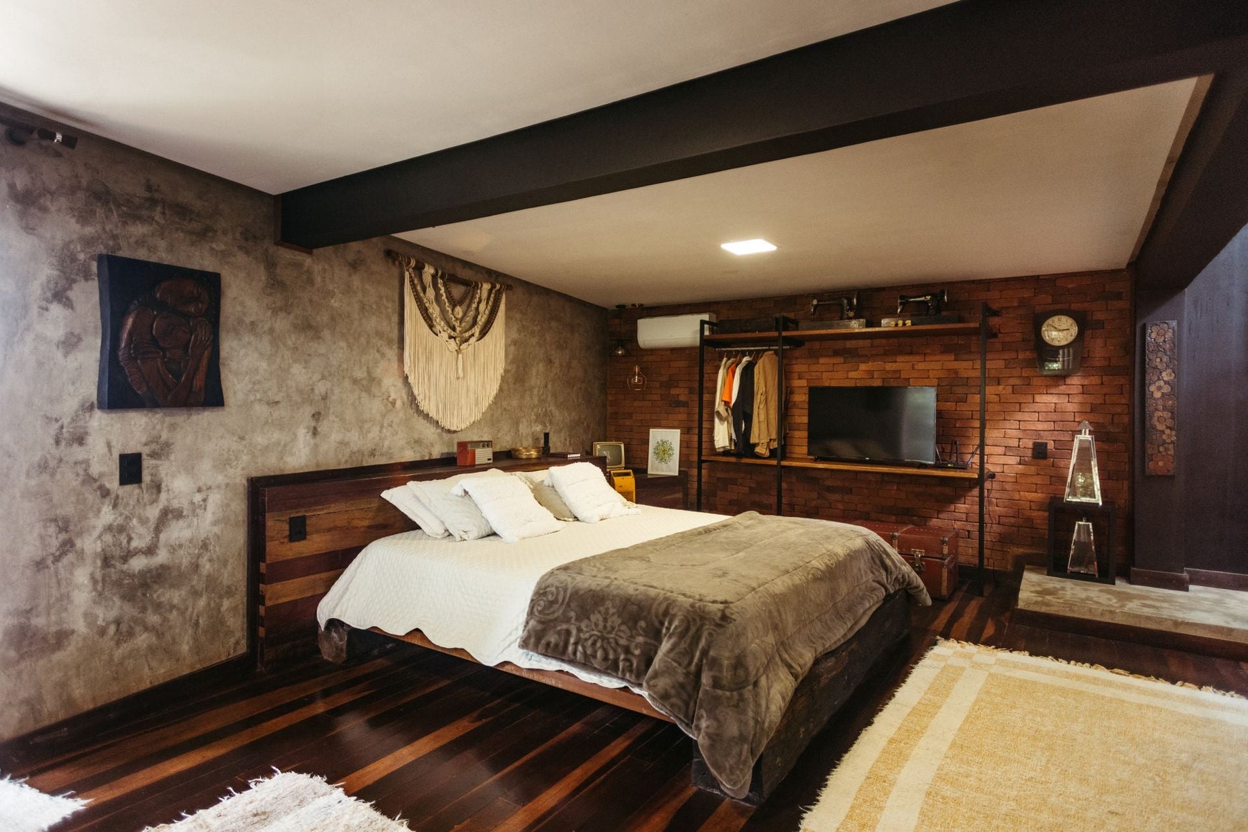 Maximizing Bedroom Storage: Smart Organizational Strategies for Smaller Spaces