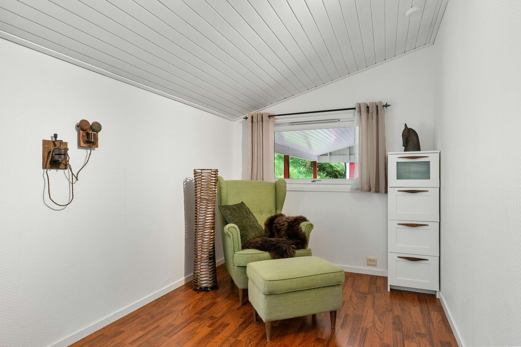 Top 10 Small-Space Furniture Hacks to Make Any Room Feel Bigger