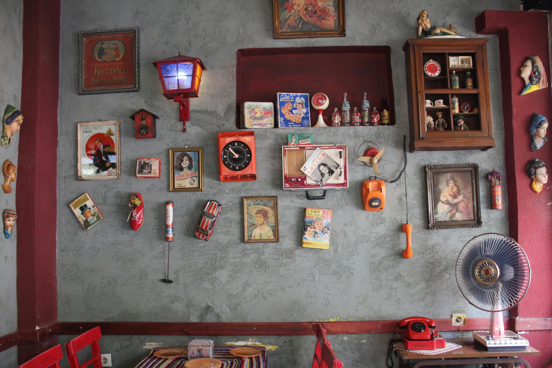 Accent Pieces That Transform a Room: Coffee Tables, Ottomans, and More