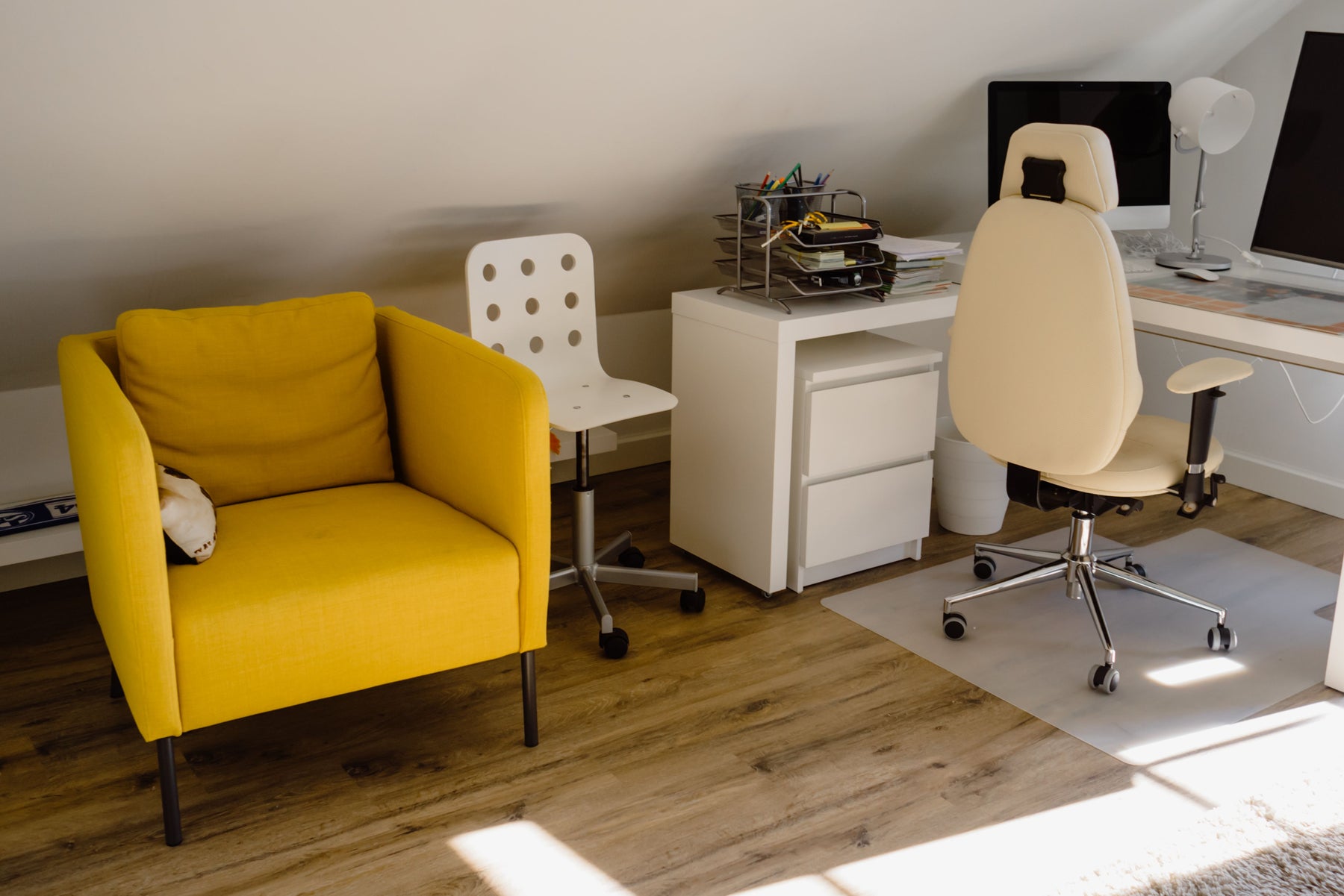 How to Choose a Home Office Desk and Chair That Prevent Fatigue