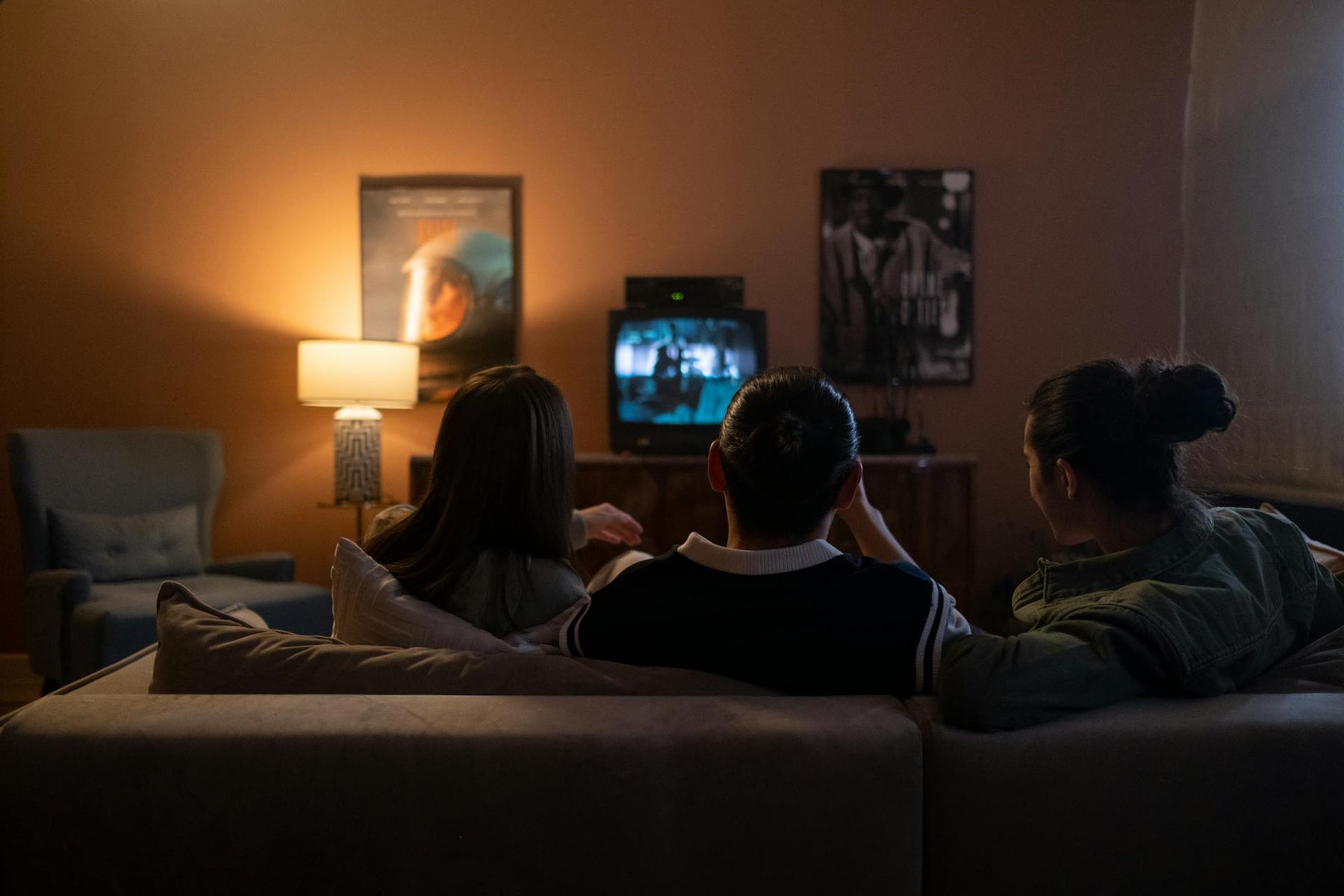 Creating the Perfect Entertainment Space: Choosing the Right Furniture for Movie Nights & Game Days