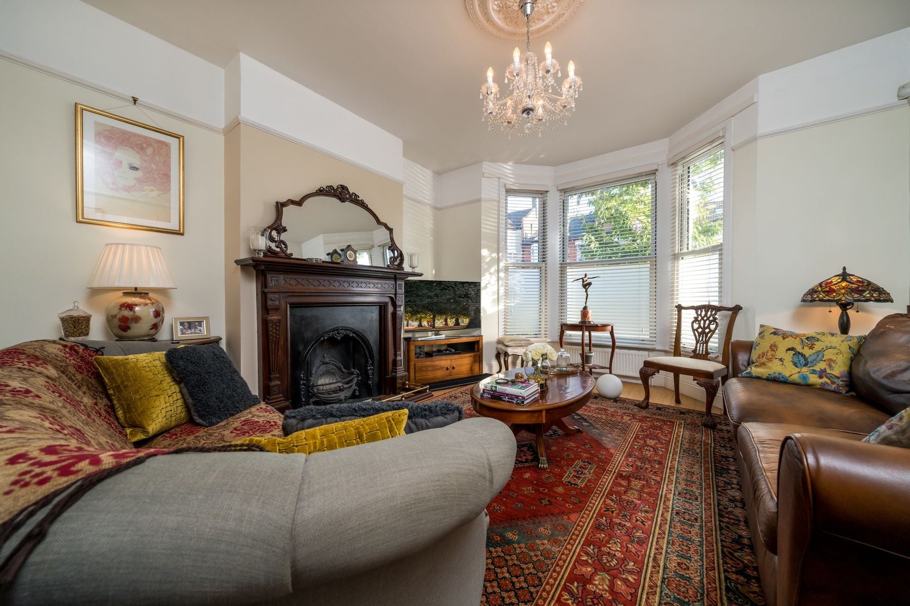 How to Choose the Perfect Living Room Sectional for Large Family Gatherings