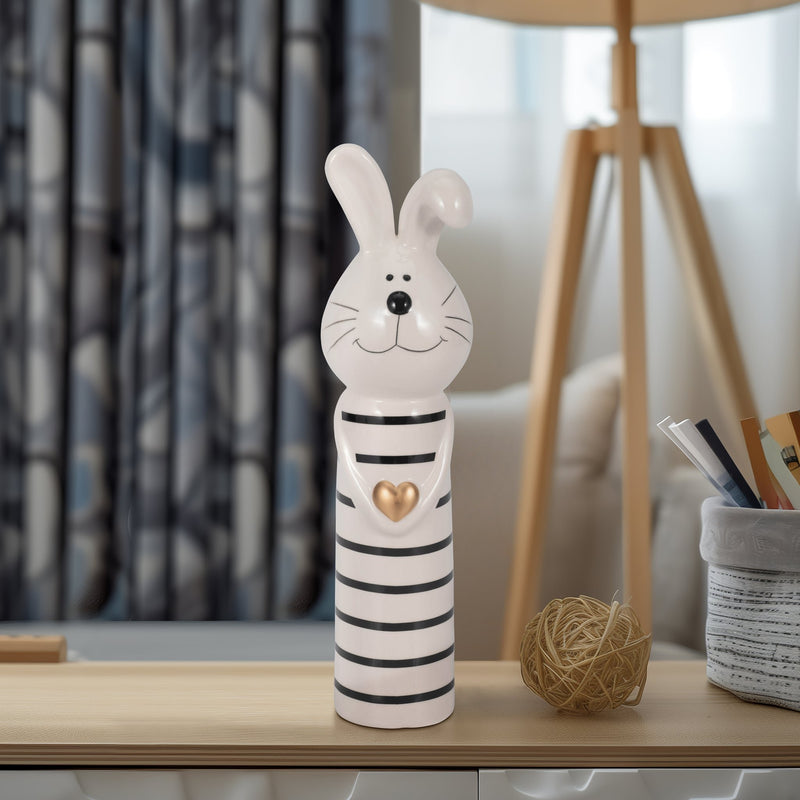 10-lines-bunny-with-gold-heart-white-black-11