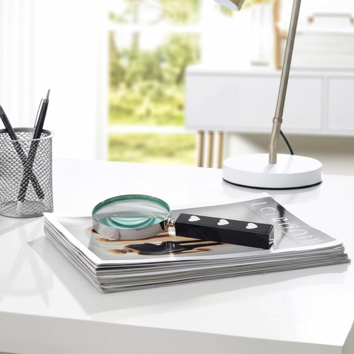 10x4-hearts-handle-magnifying-glass-black-white-10