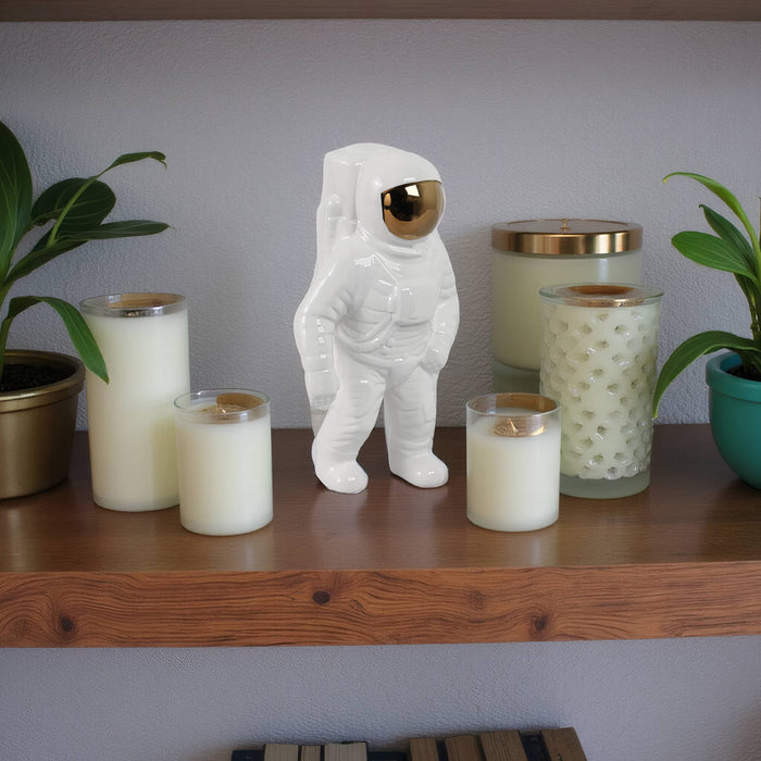 11-astronaut-statuette-white-gold-11