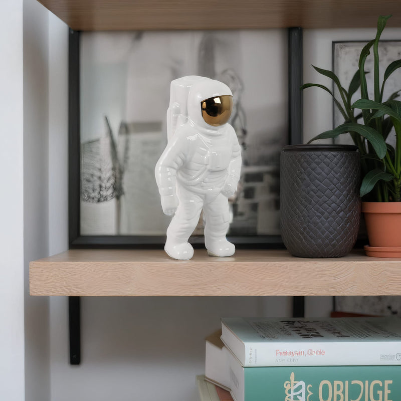 11-astronaut-statuette-white-gold-12