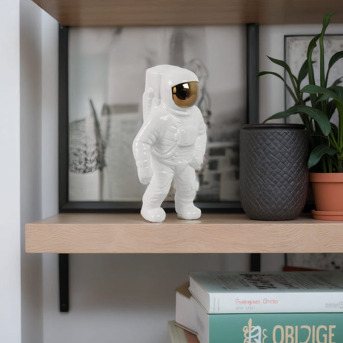 11-astronaut-statuette-white-gold-12