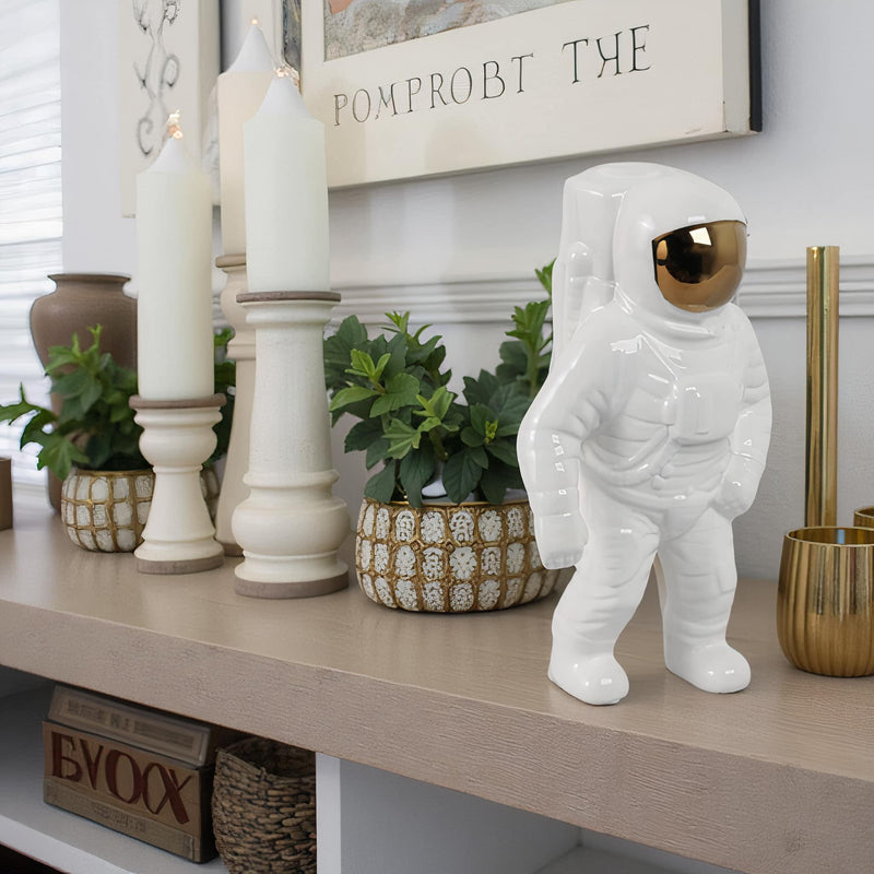 11-astronaut-statuette-white-gold-14