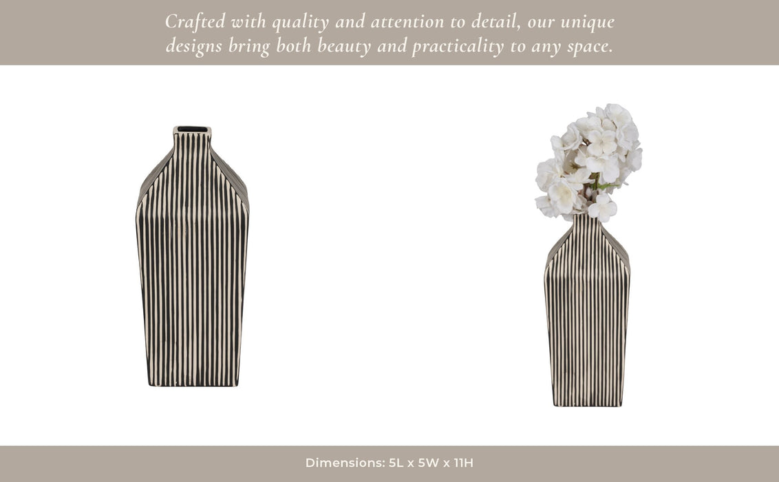 11-lines-square-vase-black-white-15