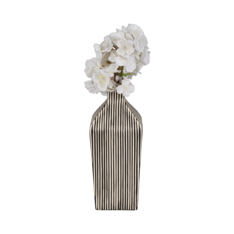 11-lines-square-vase-black-white-2