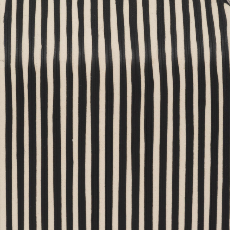 11-lines-square-vase-black-white-5