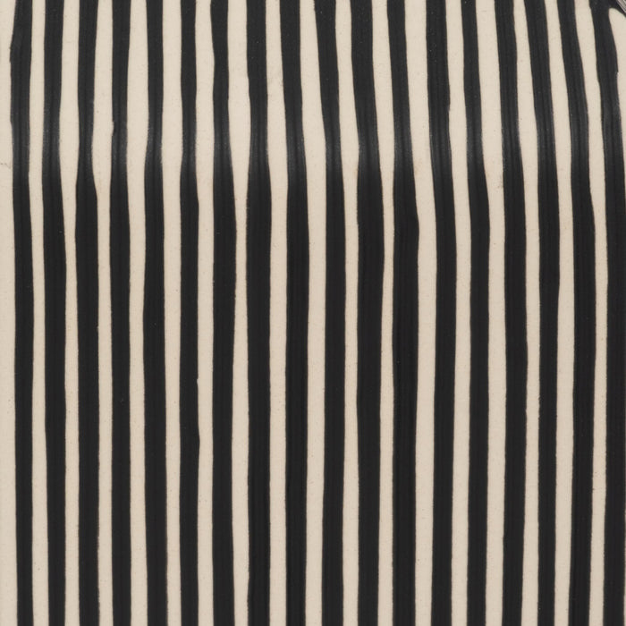 11-lines-square-vase-black-white-5