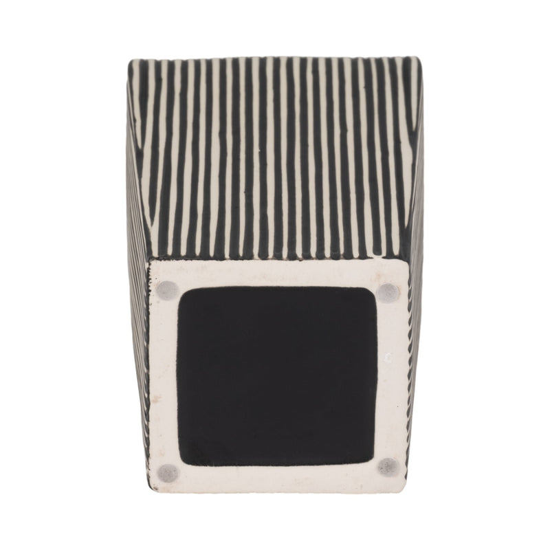 11-lines-square-vase-black-white-7