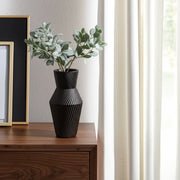 11-modern-totem-vase-black-10