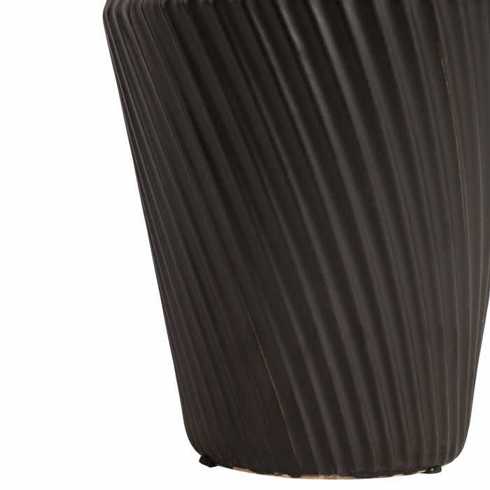 11-modern-totem-vase-black-4