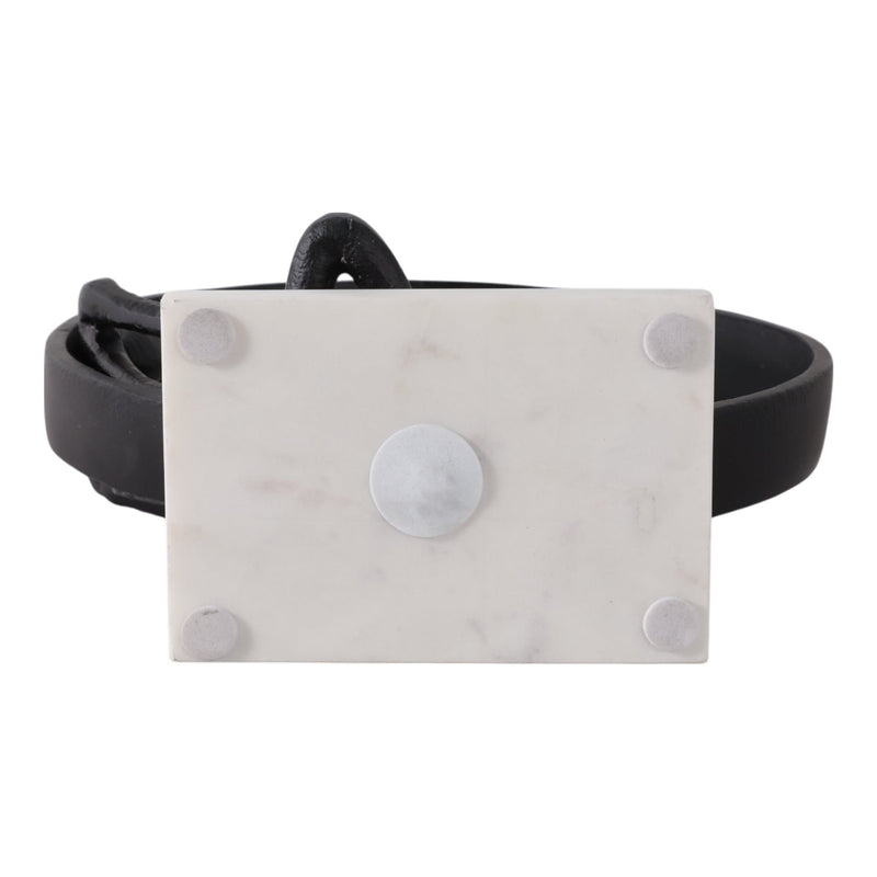 11x10-avid-reader-on-marble-base-black-white-7