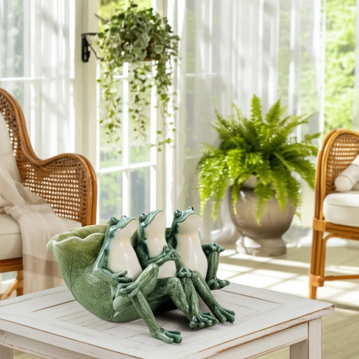 12-three-sitting-frogs-planter-green-14