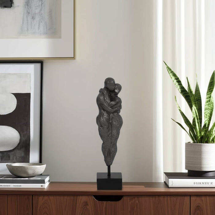 13-hugging-couple-black-12