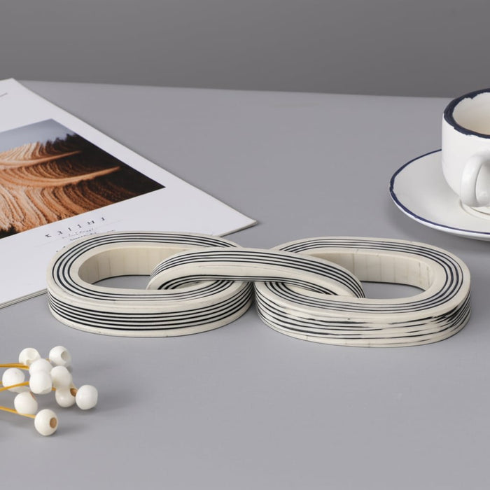 15x5-3-link-resin-chain-with-lines-white-black-10