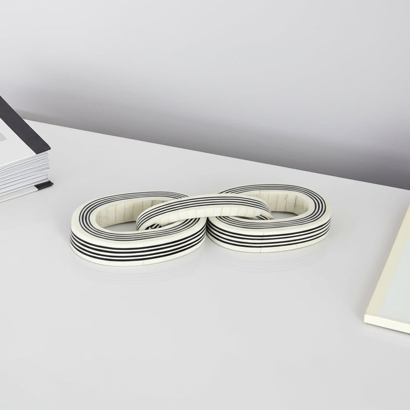 15x5-3-link-resin-chain-with-lines-white-black-11