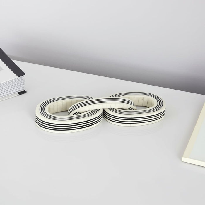 15x5-3-link-resin-chain-with-lines-white-black-11