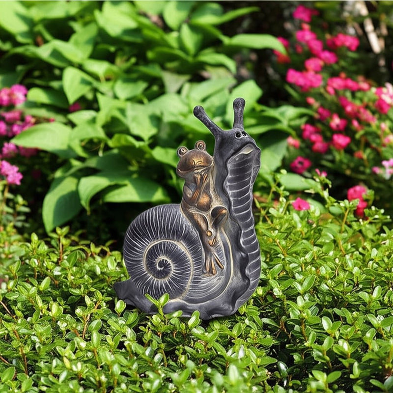 19x15-gold-frog-on-snail-grey-10