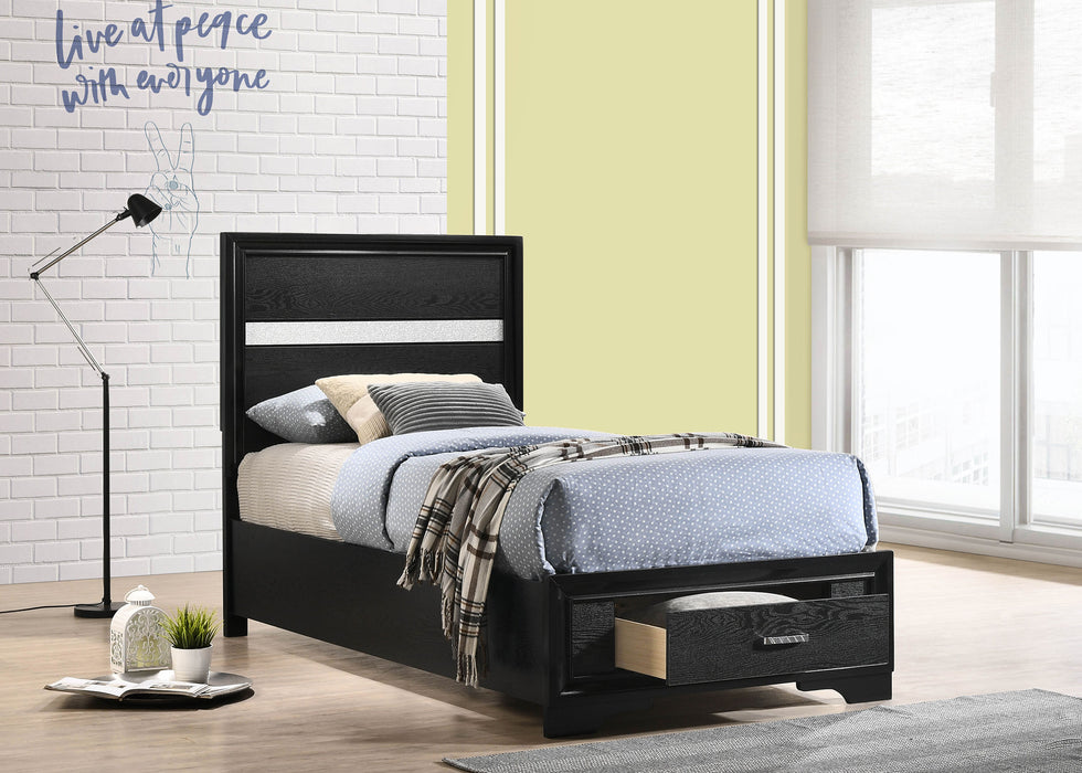 Miranda California King. E.King, & Queen 2-drawer Storage Bed Black & White