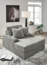lindyn-3-piece-sectional-and-chaise-7