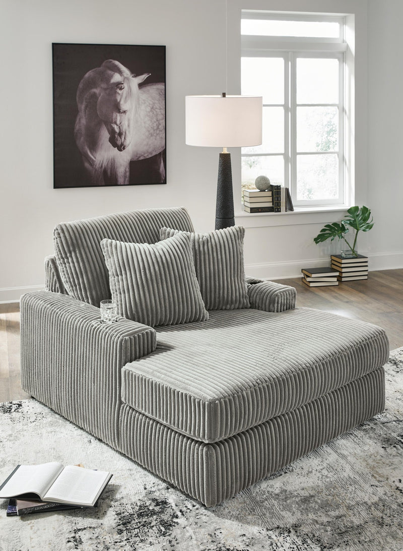 lindyn-3-piece-sectional-and-chaise-7