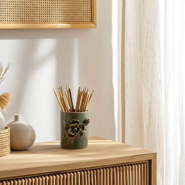 4-rose-applique-pencil-cup-green-7