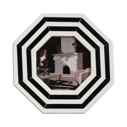 4x4-lines-octagon-photo-frame-black-white-1