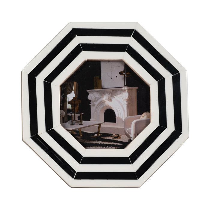 4x4-lines-octagon-photo-frame-black-white-1
